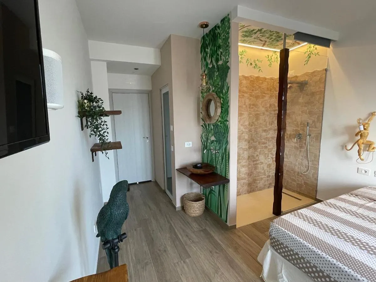 Urban Jungle Rooms Naples Bed & Breakfast