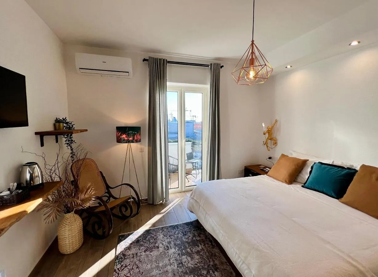 Urban Jungle Rooms Naples Bed & Breakfast