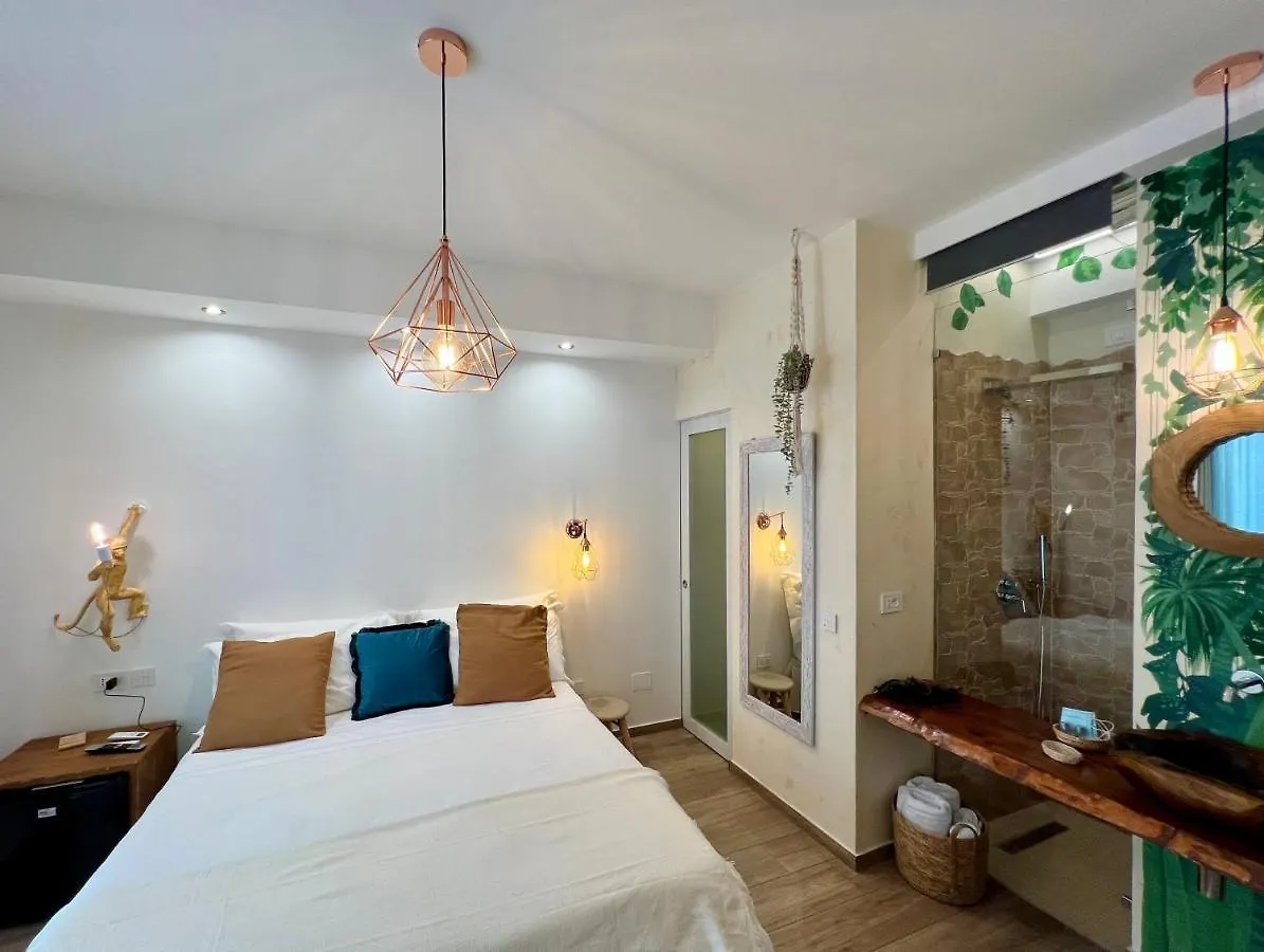 Urban Jungle Rooms Naples Bed & Breakfast
